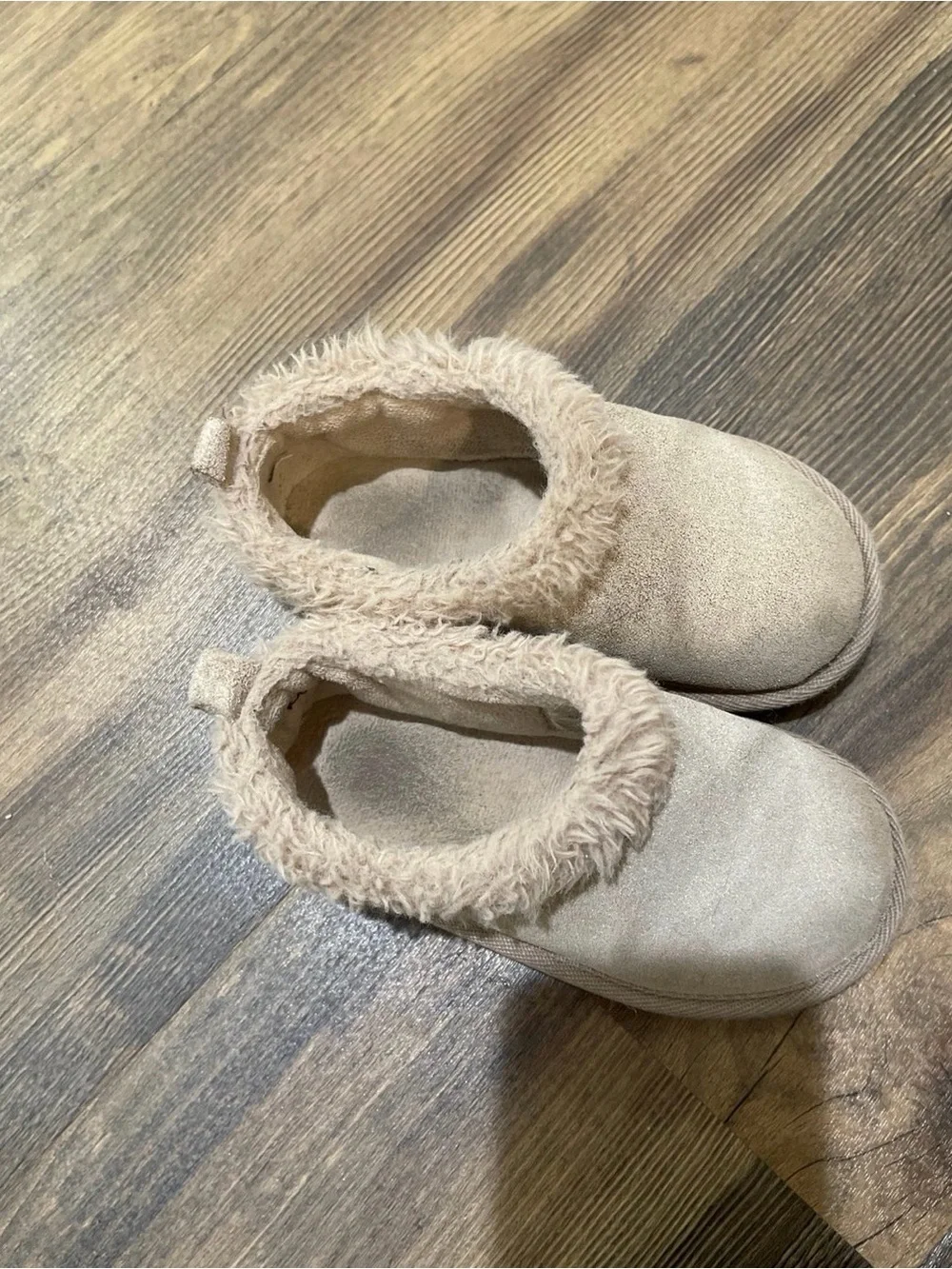 BEARPAW Kids Size 8 Faux Fur Suede Slip-On Slippers Beige